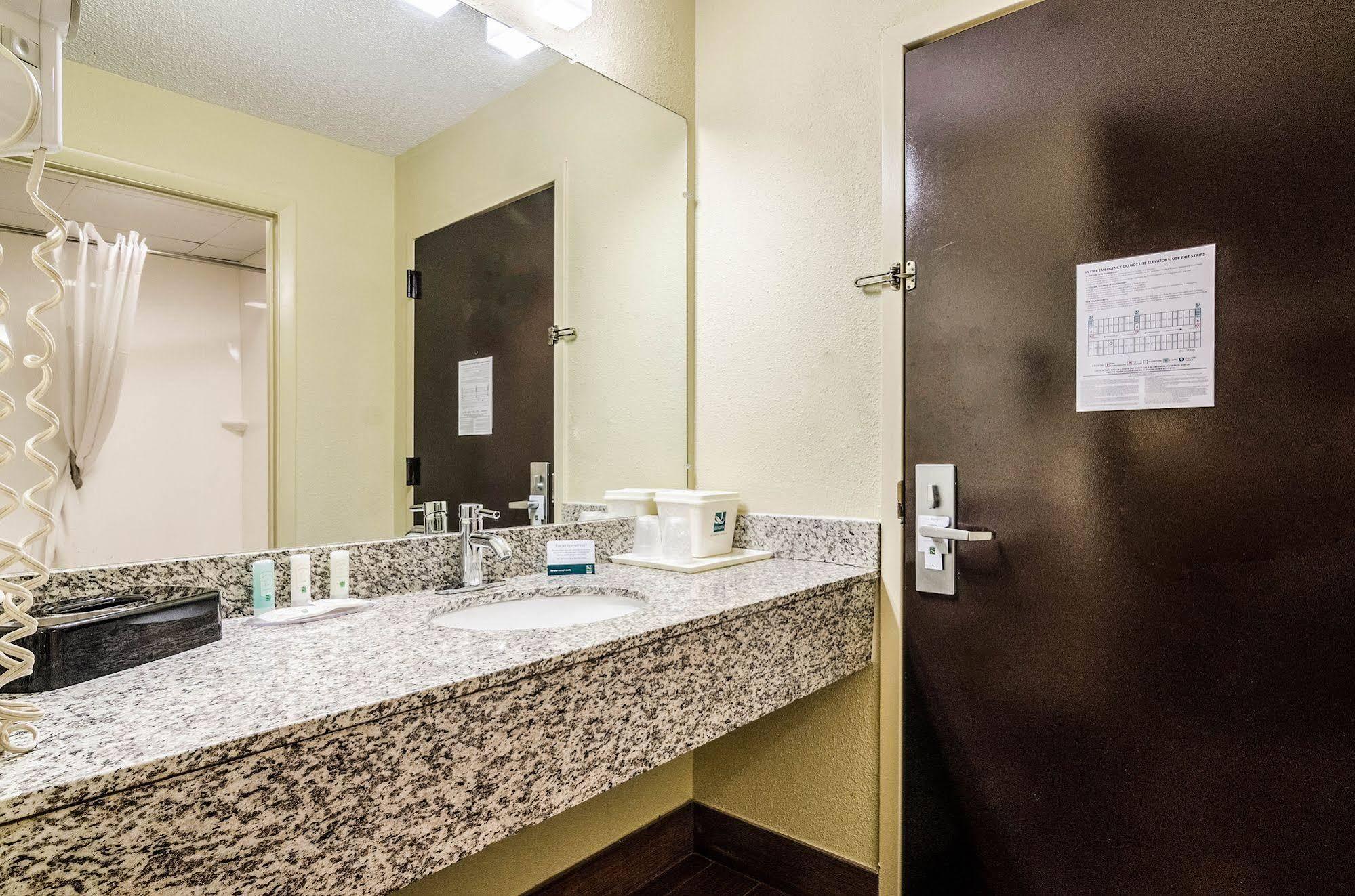 Quality Inn Whiteville North Екстер'єр фото