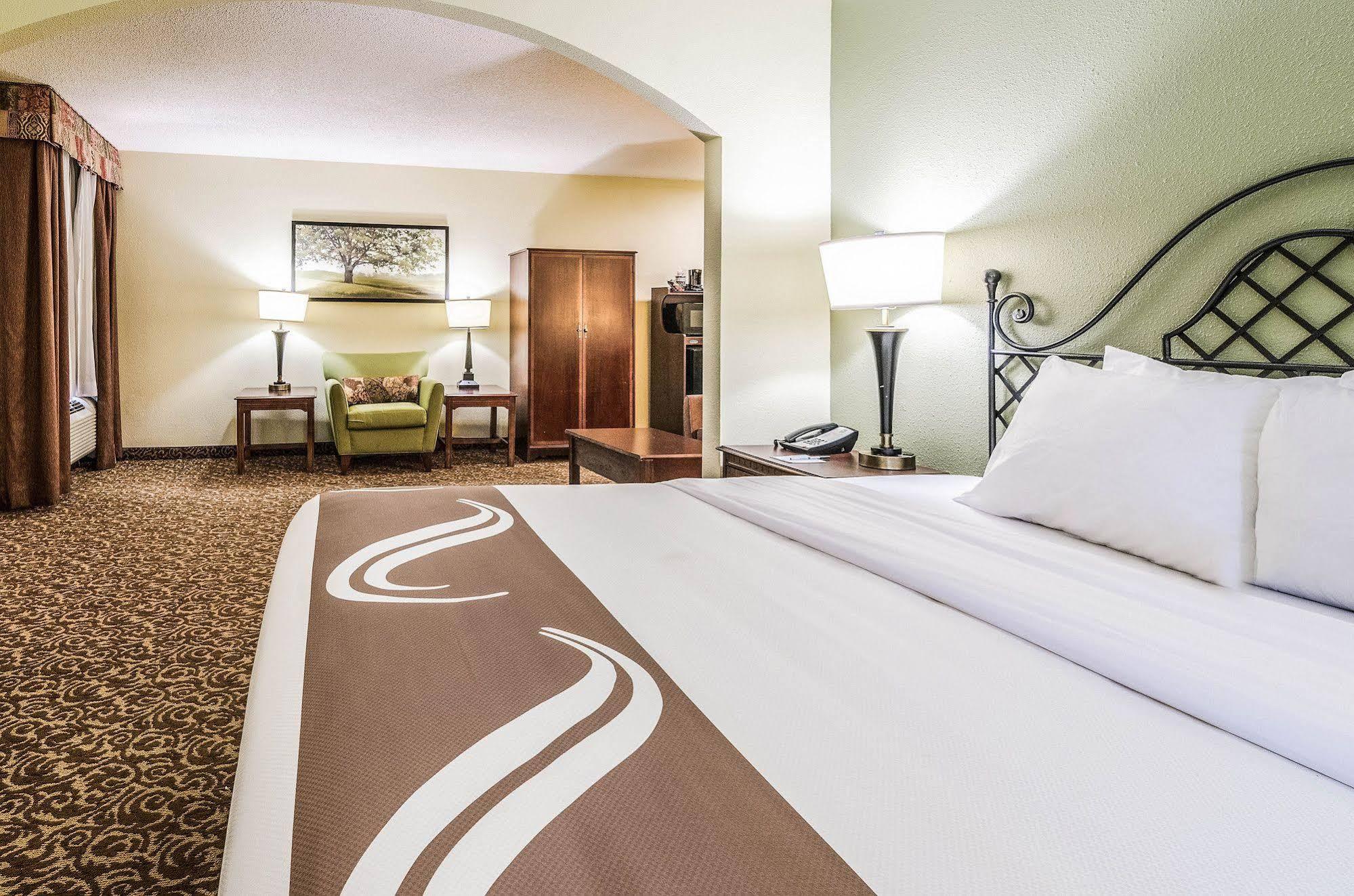Quality Inn Whiteville North Екстер'єр фото